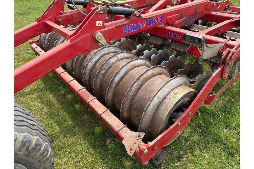 Sumo Trio 3T trailer cultivator with front discs, 6 legs and rear double discs to rear packer. Seria - Image 6 of 27