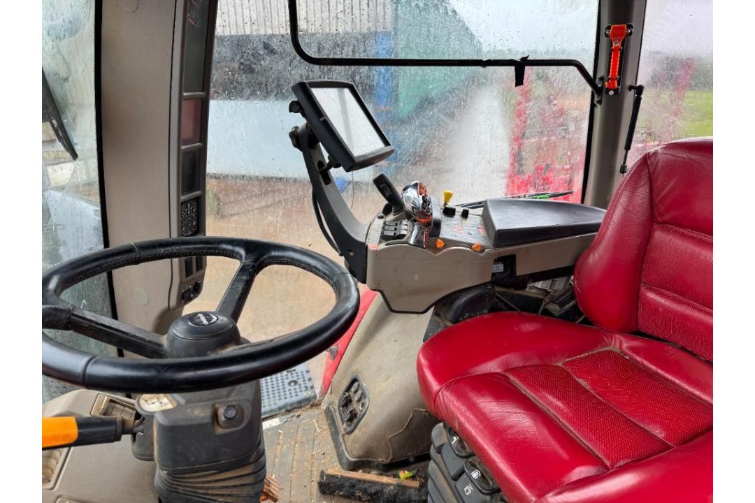 2018 Case Magnum AFS 380 CVX 50Kph 4wd tractor with front linkage, front and cab suspension, air bra - Image 25 of 34