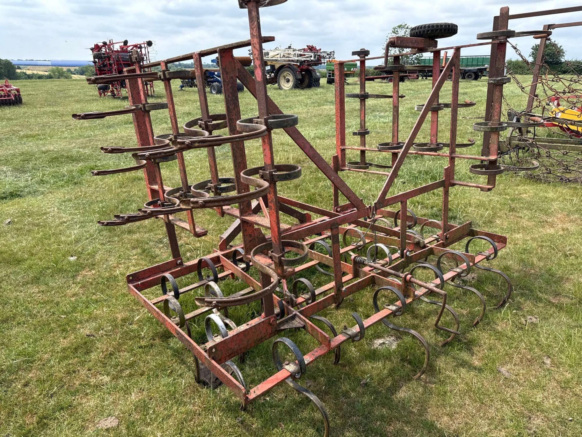 Kongskilde 4m spring tine cultivator, manual folding, linkage mounted - Image 6 of 8