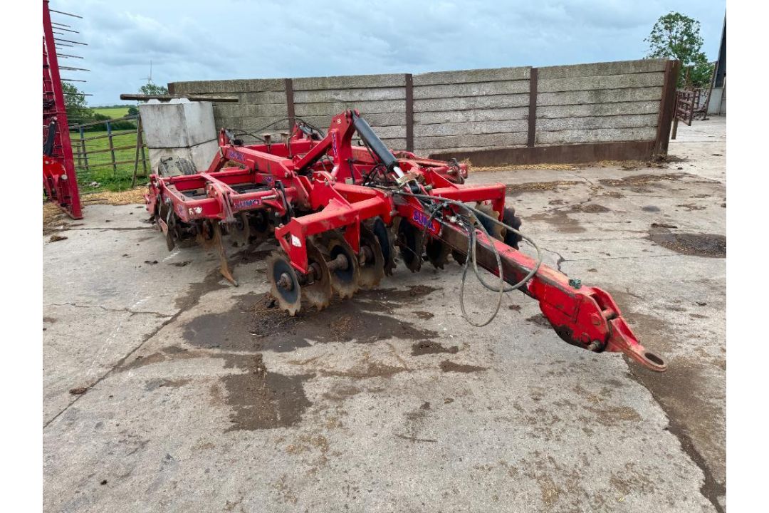 Sumo Trio 3T trailer cultivator with front discs, 6 legs and rear double discs to rear packer. Seria - Image 25 of 27