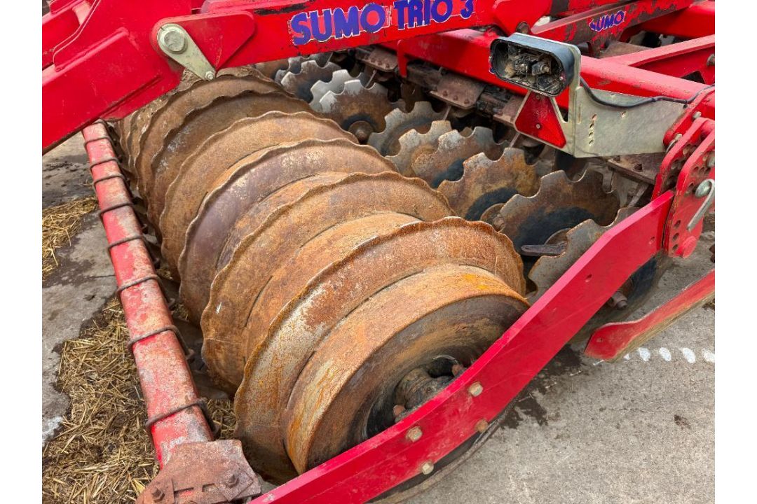 Sumo Trio 3T trailer cultivator with front discs, 6 legs and rear double discs to rear packer. Seria - Image 16 of 27