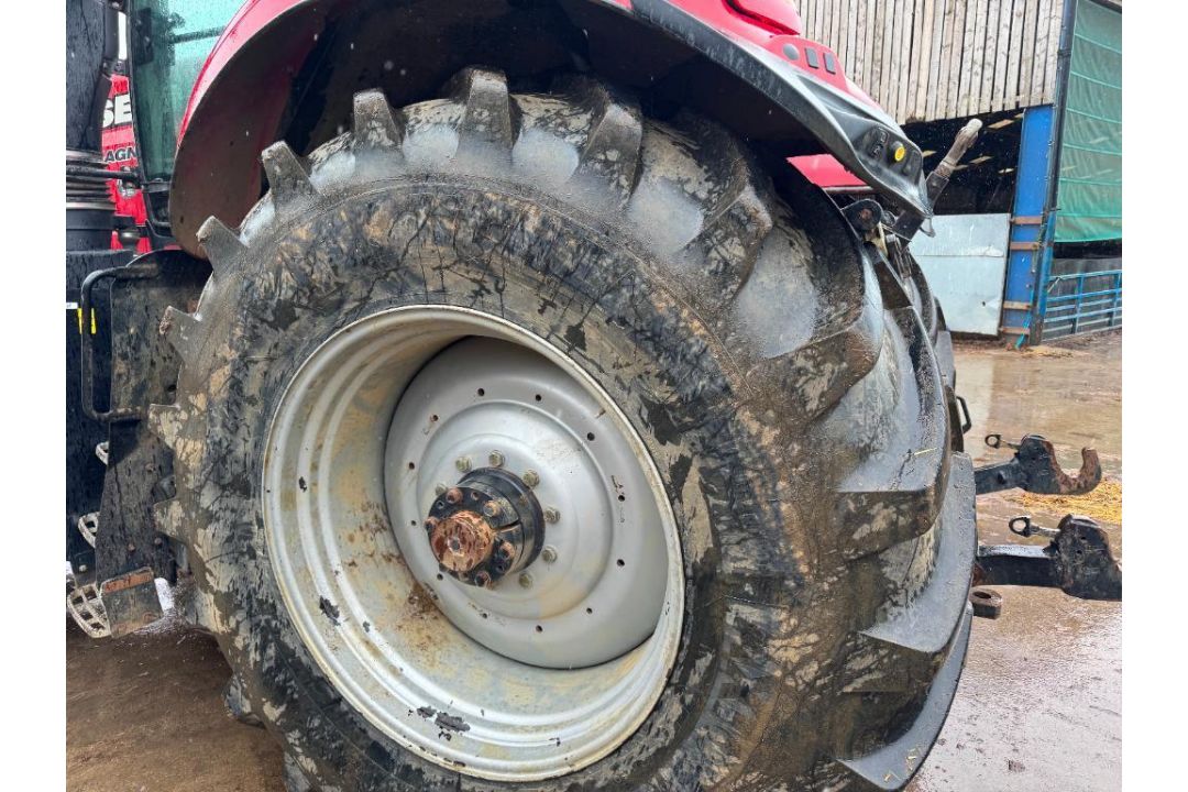 2018 Case Magnum AFS 380 CVX 50Kph 4wd tractor with front linkage, front and cab suspension, air bra - Image 17 of 34
