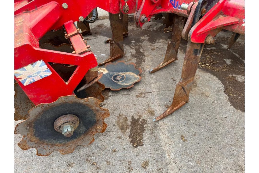 Sumo Trio 3T trailer cultivator with front discs, 6 legs and rear double discs to rear packer. Seria - Image 20 of 27