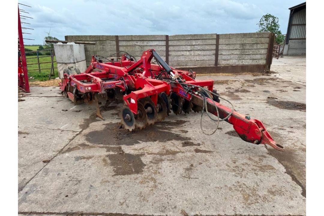 Sumo Trio 3T trailer cultivator with front discs, 6 legs and rear double discs to rear packer. Seria - Image 26 of 27