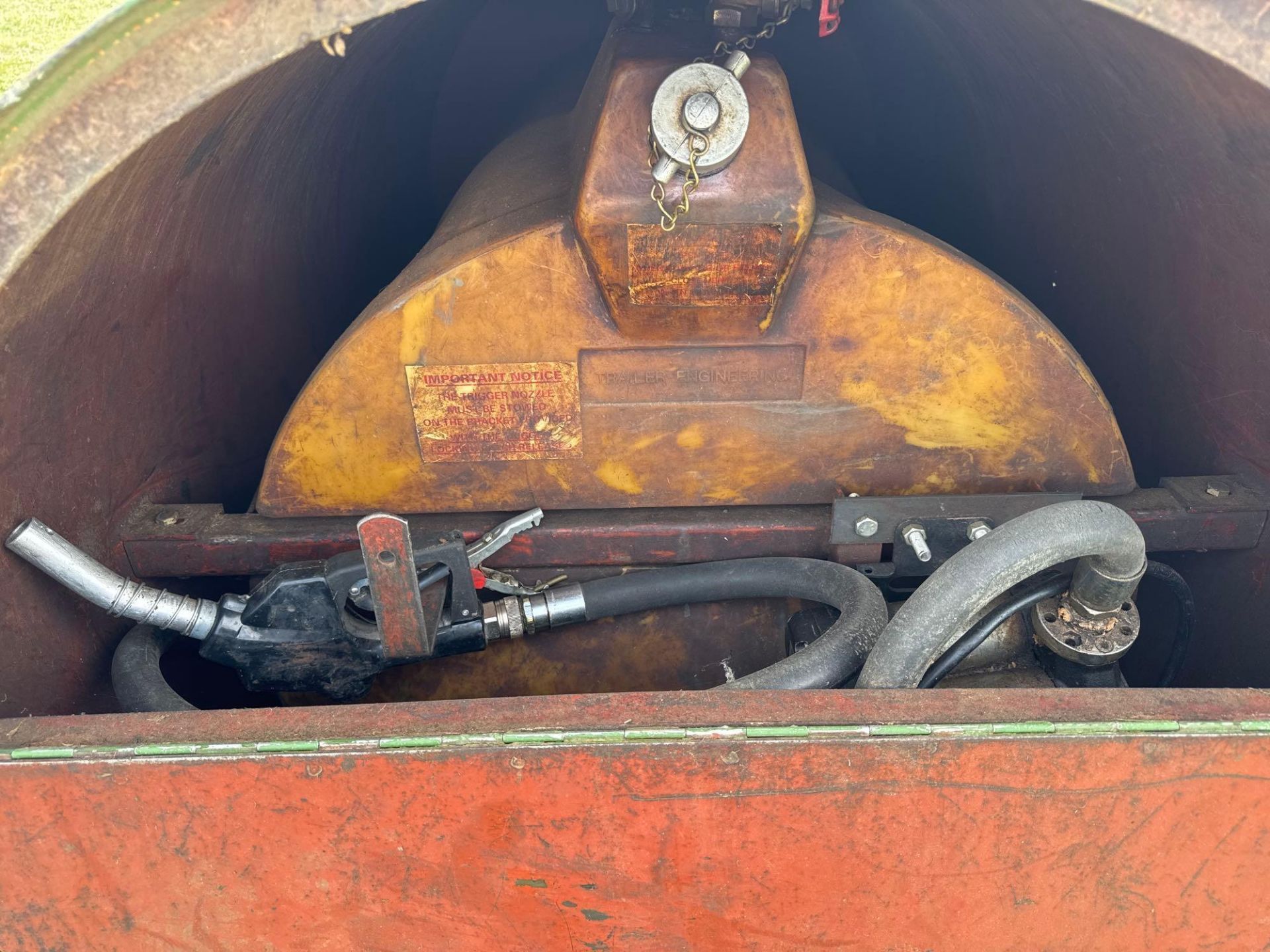 c.1,000l bunded fuel bowser with 12v pump and nozzle, single axle on 185R13 wheels and tyres - Image 3 of 7