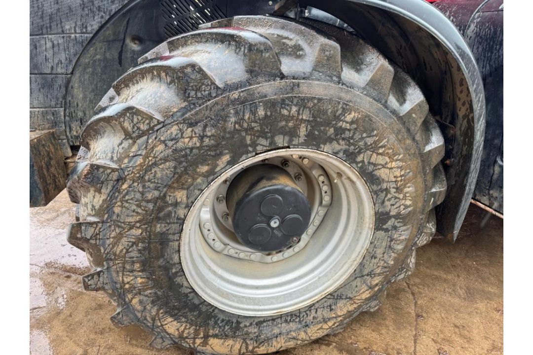 2018 Case Magnum AFS 380 CVX 50Kph 4wd tractor with front linkage, front and cab suspension, air bra - Image 18 of 34