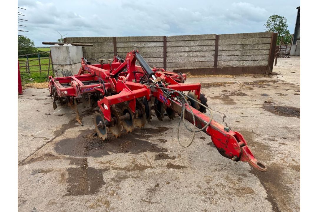 Sumo Trio 3T trailer cultivator with front discs, 6 legs and rear double discs to rear packer. Seria - Image 11 of 27