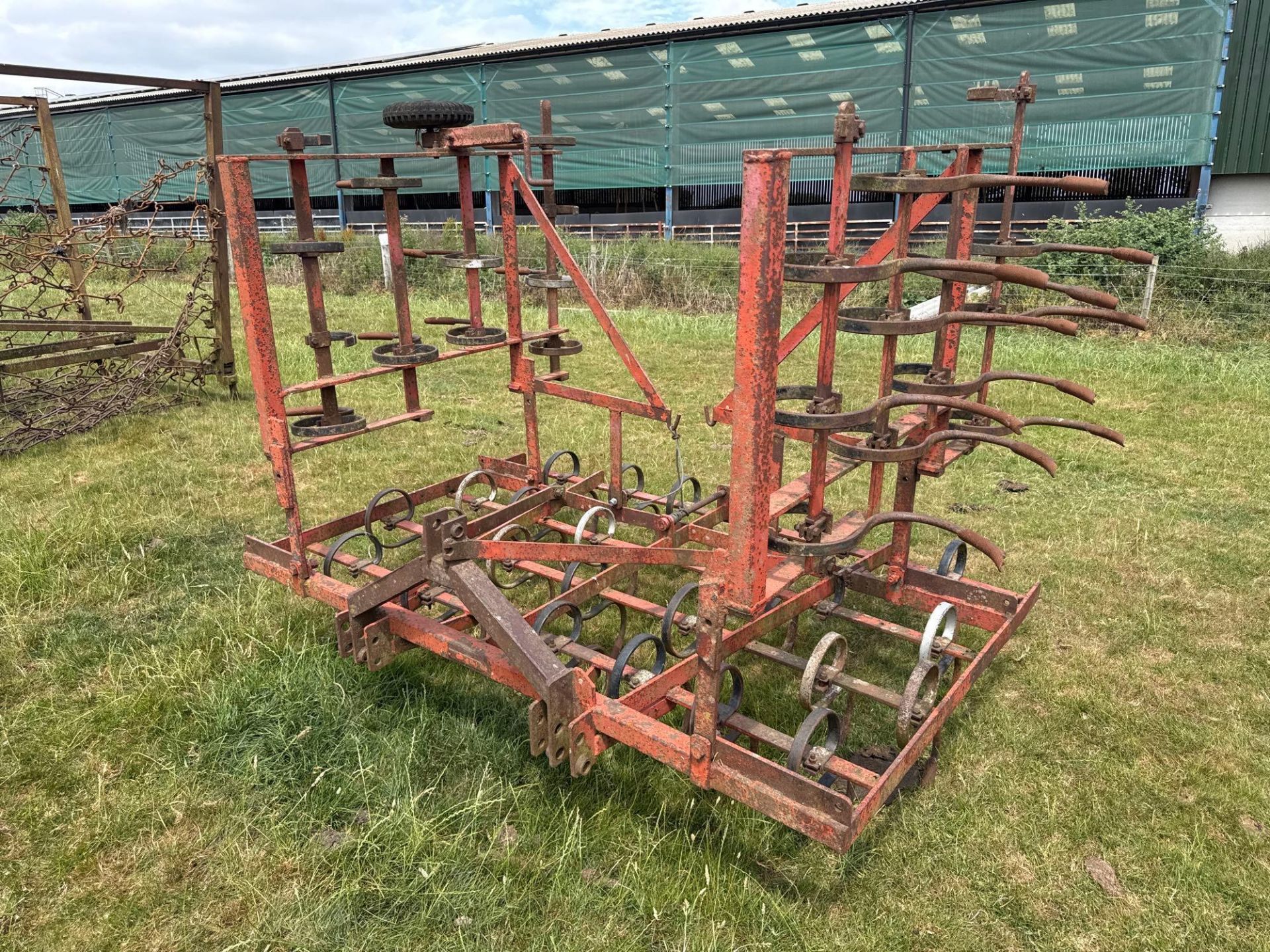 Kongskilde 4m spring tine cultivator, manual folding, linkage mounted - Image 2 of 8