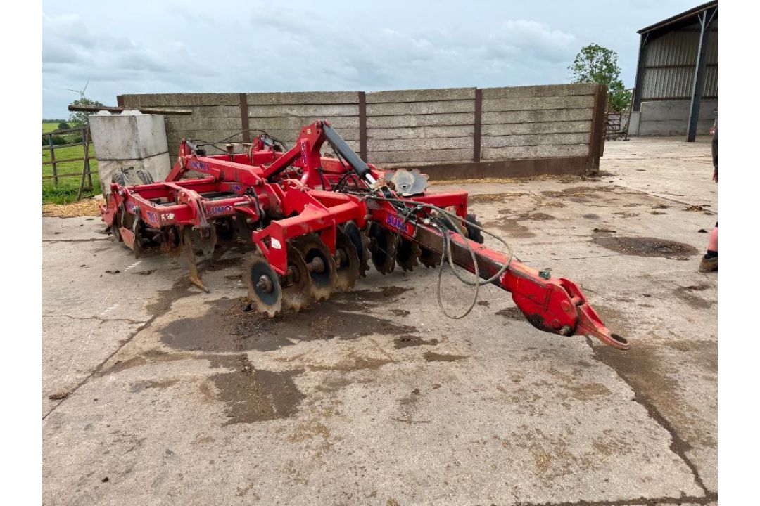 Sumo Trio 3T trailer cultivator with front discs, 6 legs and rear double discs to rear packer. Seria - Image 9 of 27