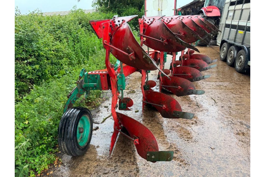 1998 Kverneland LB85 6f reversible plough with skimmers, hydraulic vari-width. Serial No: 3890. Mode - Image 13 of 14