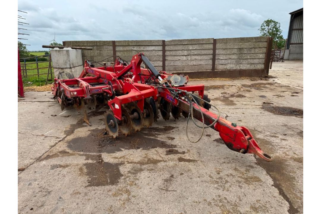 Sumo Trio 3T trailer cultivator with front discs, 6 legs and rear double discs to rear packer. Seria - Image 8 of 27