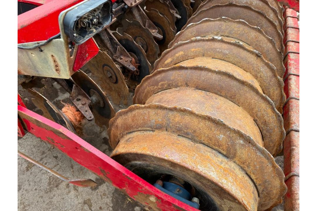 Sumo Trio 3T trailer cultivator with front discs, 6 legs and rear double discs to rear packer. Seria - Image 19 of 27