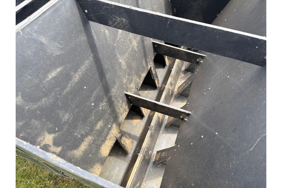 3No black plastic sheep feeders - Image 10 of 13