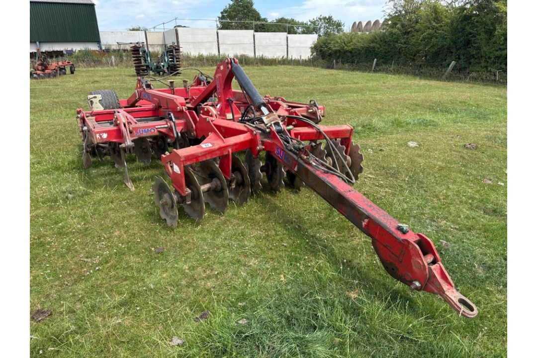 Sumo Trio 3T trailer cultivator with front discs, 6 legs and rear double discs to rear packer. Seria - Image 2 of 27