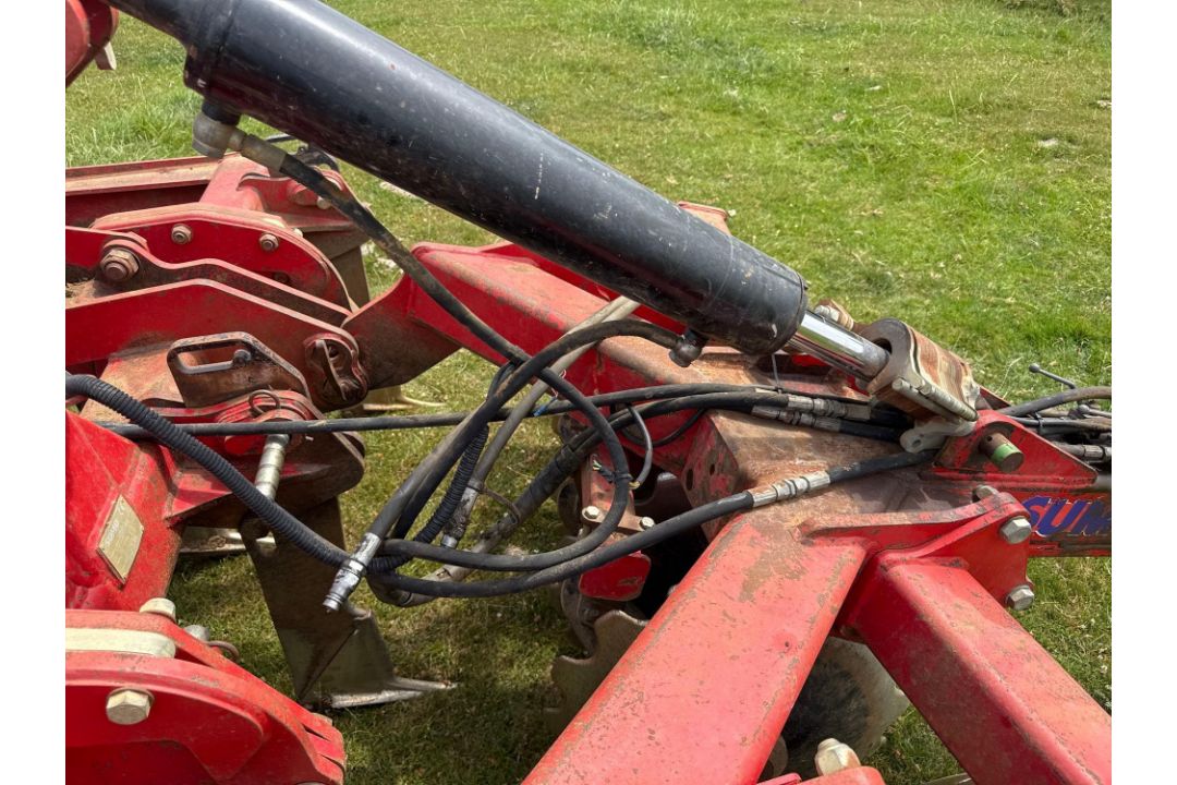 Sumo Trio 3T trailer cultivator with front discs, 6 legs and rear double discs to rear packer. Seria - Image 4 of 27