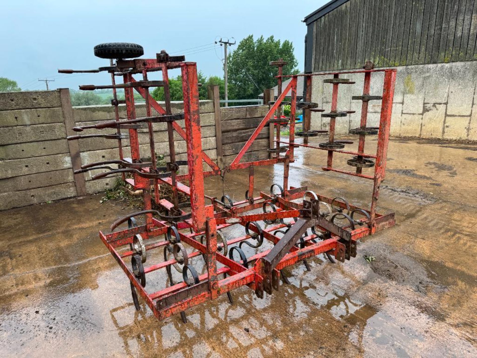 Kongskilde 4m spring tine cultivator, manual folding, linkage mounted - Image 3 of 8