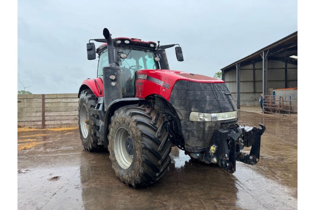 2018 Case Magnum AFS 380 CVX 50Kph 4wd tractor with front linkage, front and cab suspension, air bra - Image 2 of 34
