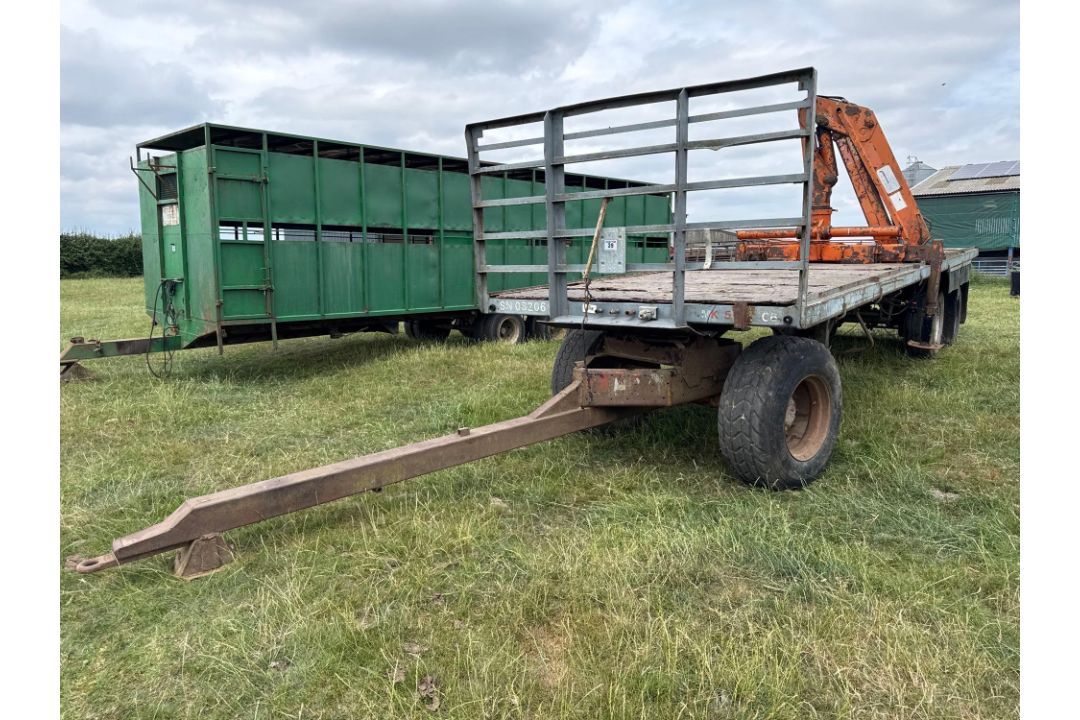 11m flat bed trailer with central mounted hiab, with rear double axle on 385/65R22.5 wheels and tyre - Image 1 of 15