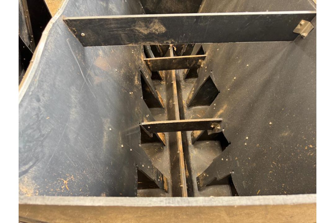 3No black plastic sheep feeders - Image 8 of 13