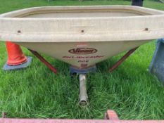 Vicon vari-spreader 802 fertiliser spreader with hydraulic shut off (Buckinghamshire) (No VAT)