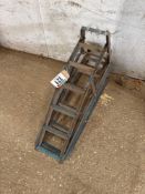 Pair car ramps