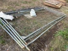 4No heras fence panels with feet