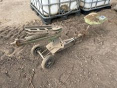 Manual clay pigeon trap