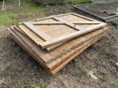 Quantity 5ft wooden fence panels with gate