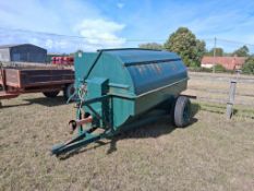 Muck spreader with side discharge, on 12.5/15 wheels and tyres
