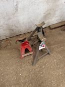 Quantity axle stands