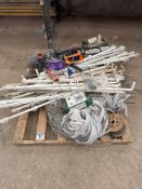 Quantity electric fencing equipment including Electric Shepherd ESB200 12v electric fencing unit, fe