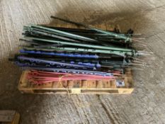 Quantity of plastic electric fence stakes