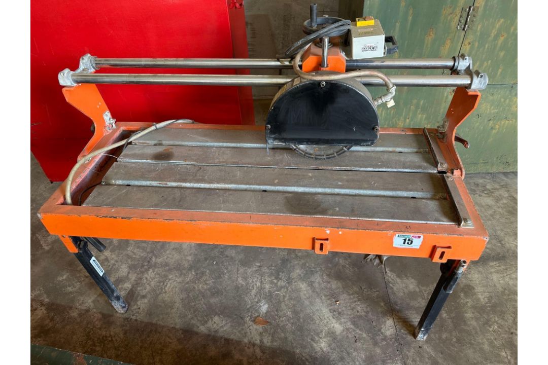 Red Band UK Ltd - 110v brick cutting table saw. 3 phase. Serial no: 1804RBU014 - Image 1 of 4