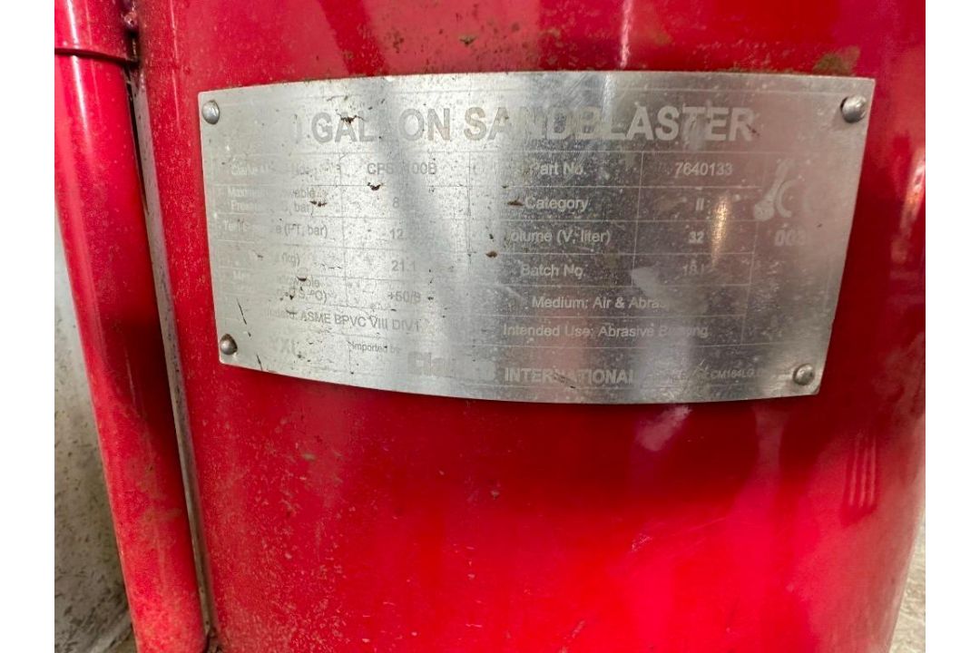 Clarke sand blaster, 32l pressurised - Image 3 of 3