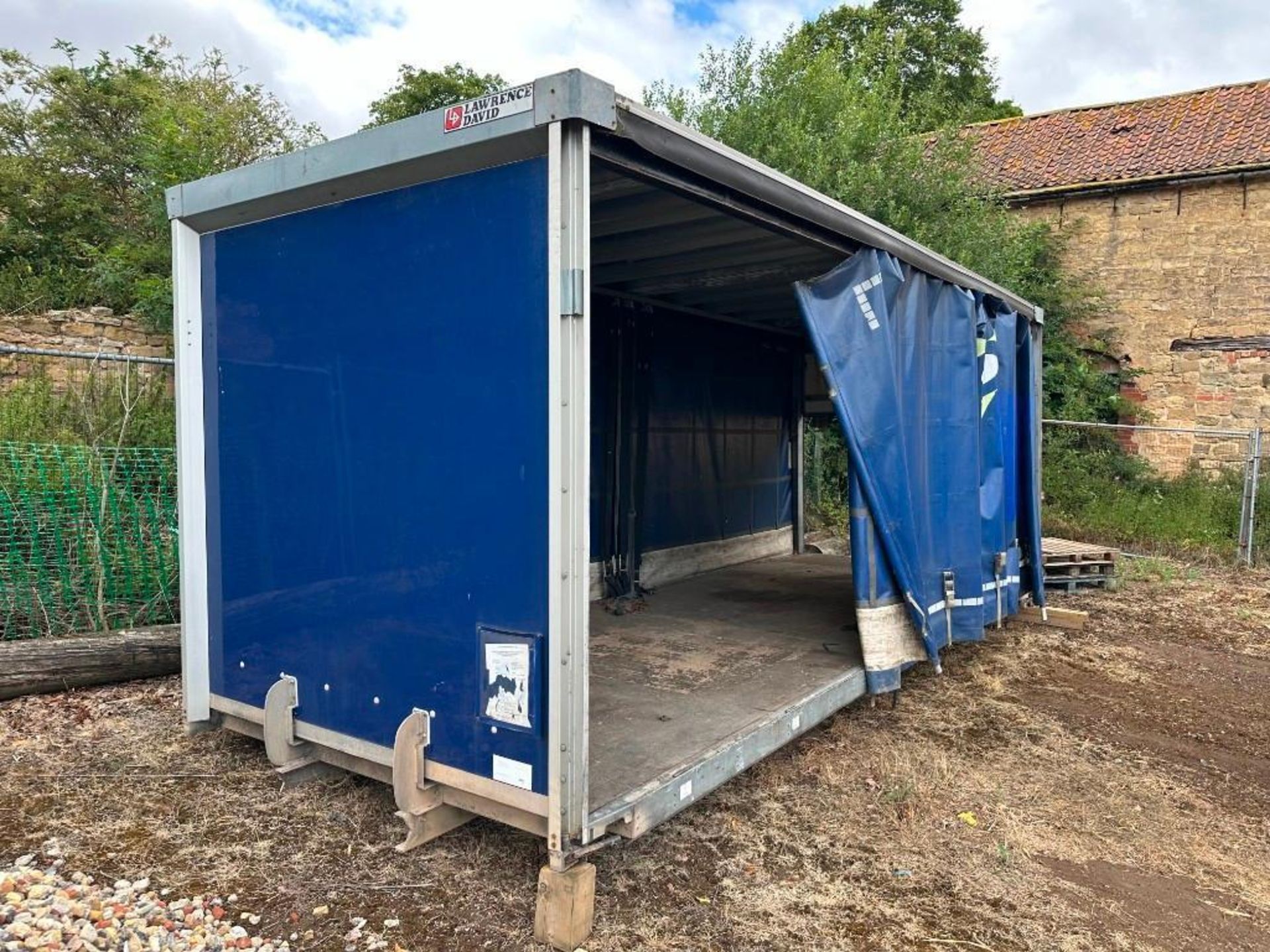 Lawrence David Lorry body with curtain side. 7.0m x 2.5m - Image 2 of 4