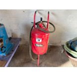 Clarke sand blaster, 32l pressurised