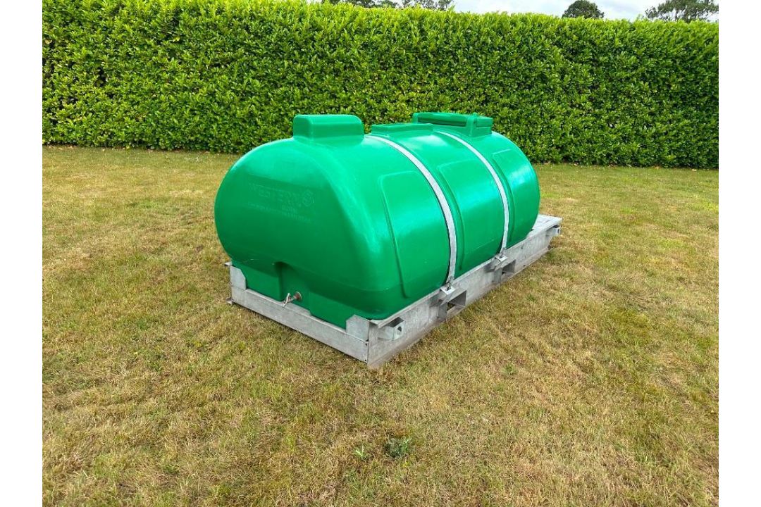 2017 Western Global 2000l tank on galvanised frame. C/w forklift tine pockets and 240v pump. Serial - Image 2 of 5