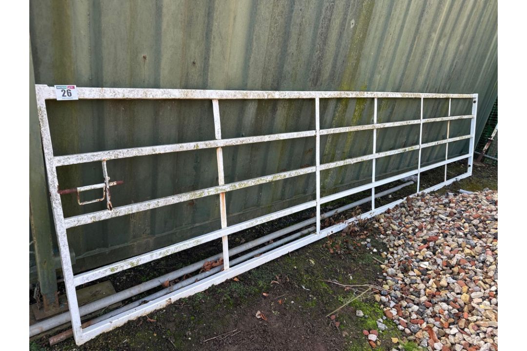 5.5m steel heavy duty gate - Image 1 of 2