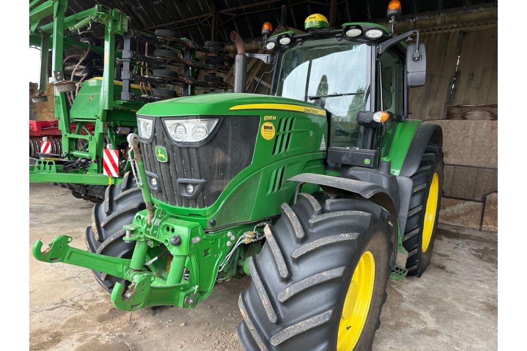 2021 John Deere 6195M tractor. 40kph command quad, front linkage, adblue, data tagged, 4 spool valve - Image 17 of 18