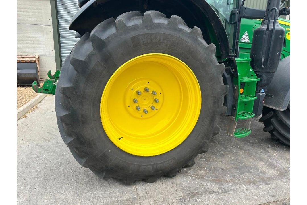 2021 John Deere 6195M tractor. 40kph command quad, front linkage, adblue, data tagged, 4 spool valve - Image 8 of 18