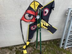 2No Portek terror hawk bird scares