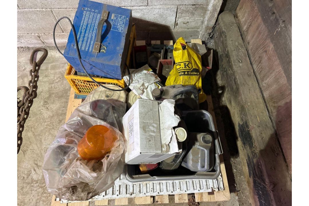 Pallet of assorted tools, nut & bolts, lights & lenses etc - Image 2 of 2
