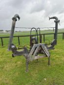 Galvanised c.9m spreading bar with 2No Bauer spreading plates, hydraulic sluices and 4
