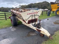 2014 Mallinson Fabrications Ltd Land Drive twin disc single axle lime spreader, belt fed, wheel driv