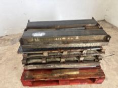 Slurry pipe road crossing assembly