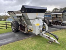2010 Shelbourne Powerspread Pro 3200 single axle side discharge manure spreader with slurry door on