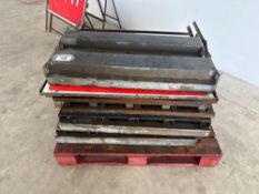 Slurry pipe road crossing assembly