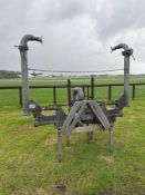 Galvanised c.9m spreading bar with 2No Bauer spreading plates, hydraulic sluices and 4