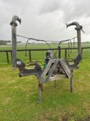 Galvanised c.9m spreading bar with 2No Bauer spreading plates, hydraulic sluices and 4