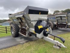 2017 Shelbourne Powerspread Pro 3200 single axle side discharge manure spreader with slurry door on